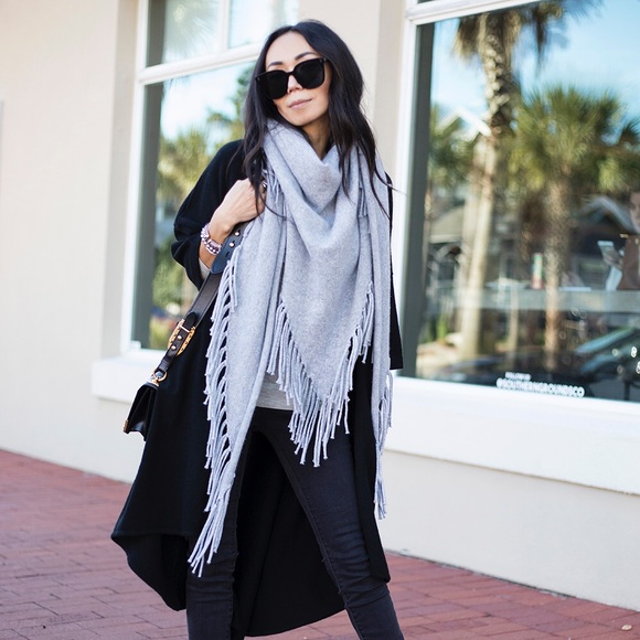 Cashmere Blend Fringed Wrap Scarf in Grey